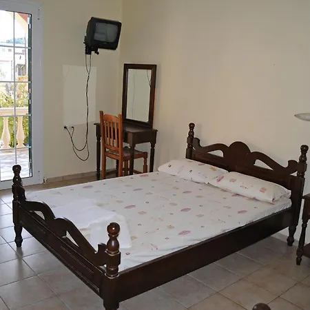 Lägenhetshotell Makris Roda (Corfu)